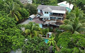 Mariposa Lodge Roatan